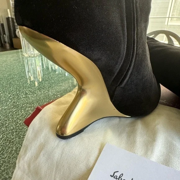 Ferragamo booties 10‎ C